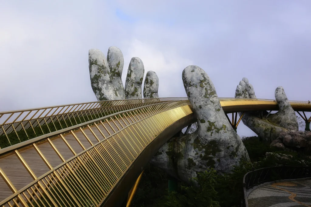 GOLDEN BRIDGE-BA NA HILLS
PHOTO BY :