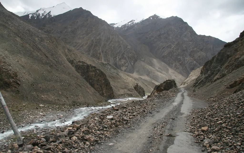 Karakoram Highway – Pakistan to China- Dangerous roads