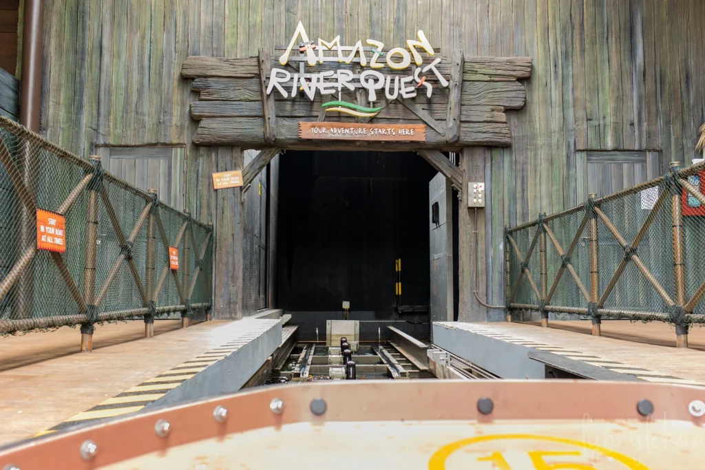 ENTRY TO AMAZON RAINFORESTS VIA AMAZON RIVER QUEST-RIVER SAFARI
