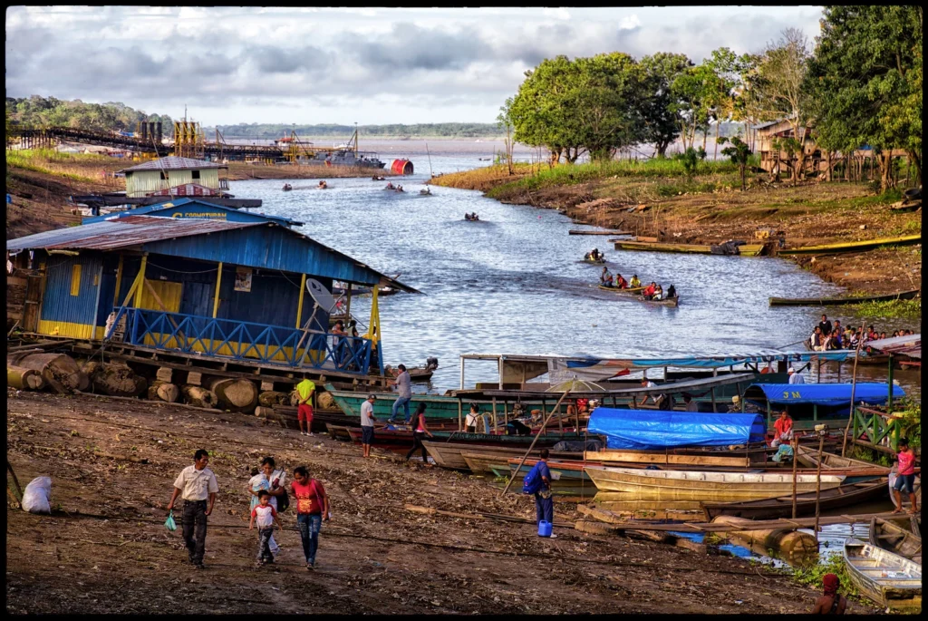 AMAZON RIVER ENTY VIA COLUMBIA HARBOUR