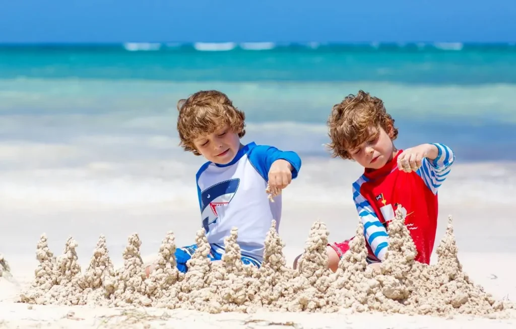 KIds playing with sand