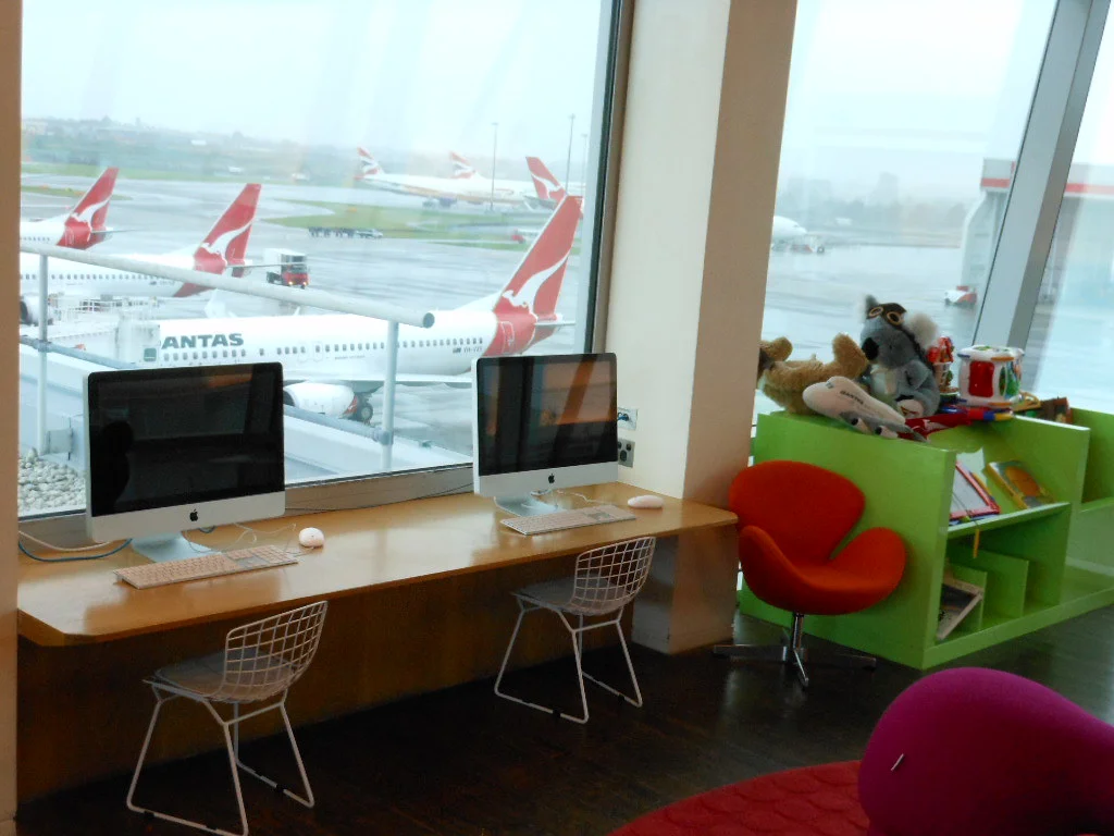 qantas kids lounge