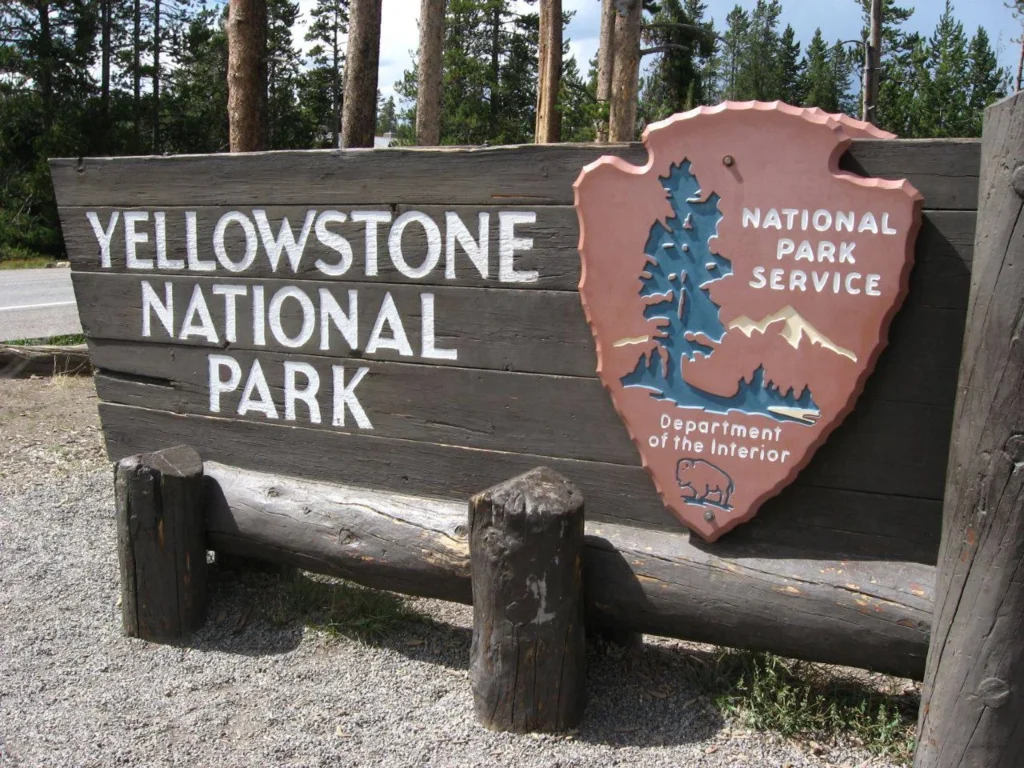 Yellowstone National Park-places to visit in the US