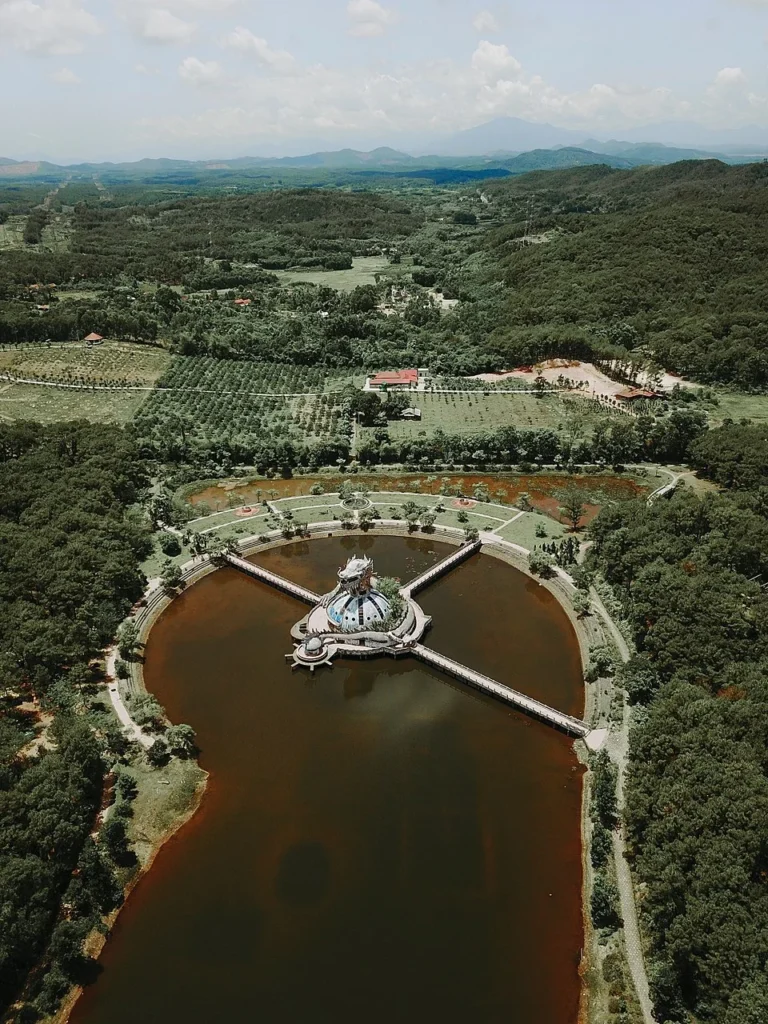 Ho Thuy Tien water park Vietnam- Abandoned places