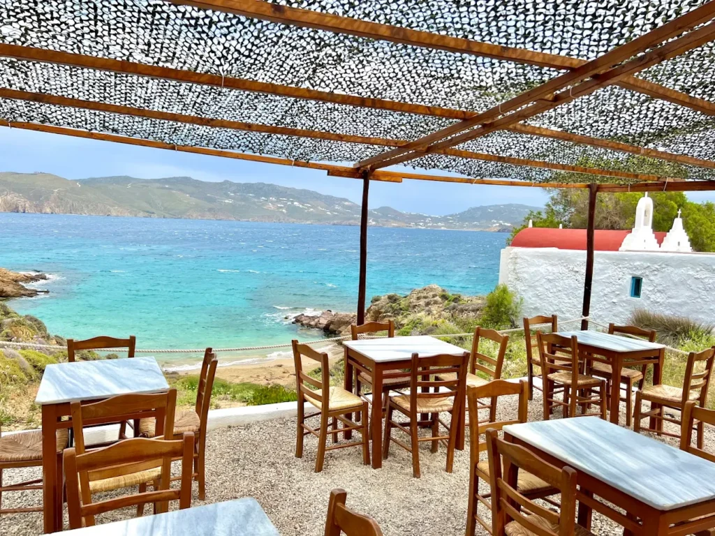 Kiki’s Tavern restaurant- best beachside dining experiences